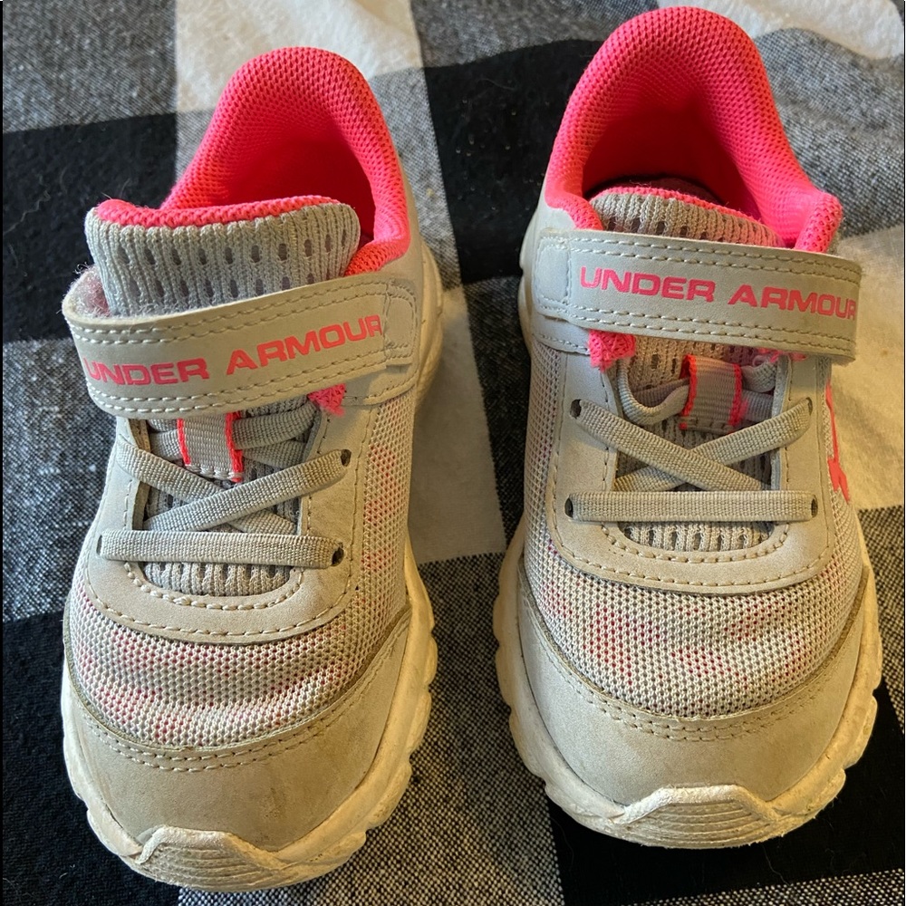Under Armour toddler Sneakers size 6K